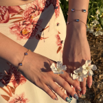 Βραχιόλι με ιριδίζοντα λουλούδια από ανοξείδωτο ατσάλι - Image 2