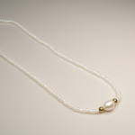 Κολιέ με λευκές χάντρες και μαργαριτάρι γλυκού νερού